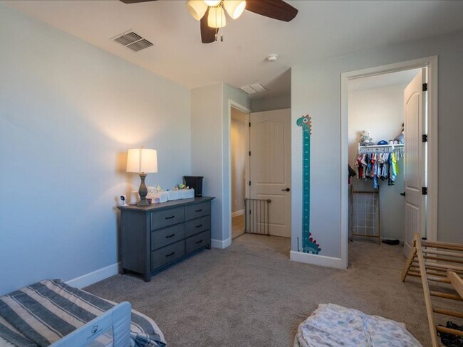 Building Photo - 3 Bedroom, 2.5 Bath