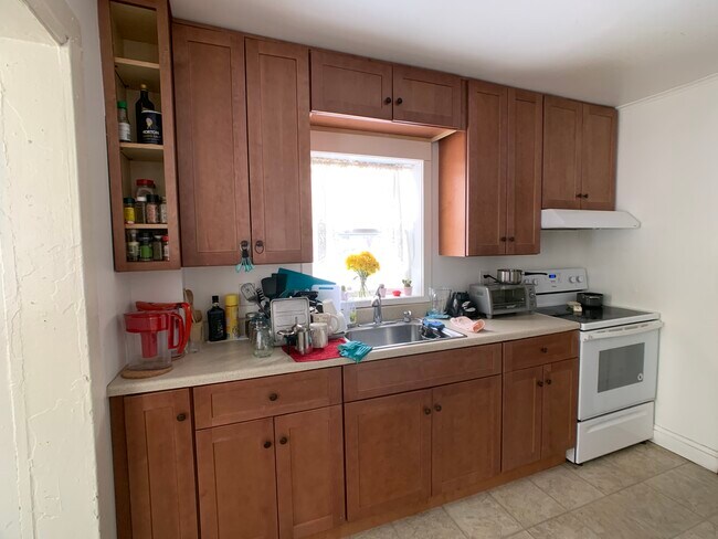 Building Photo - 35 S Chestnut St