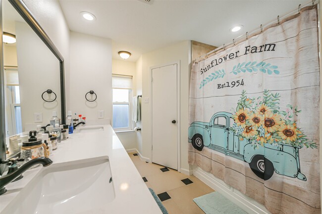 Building Photo - 4030 Bentley Dr