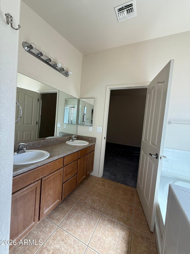 Building Photo - 3388 Zion Ct