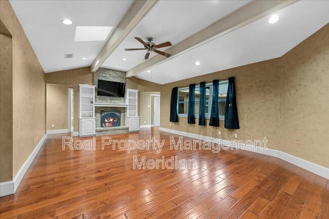 Building Photo - 20 Timberline Dr