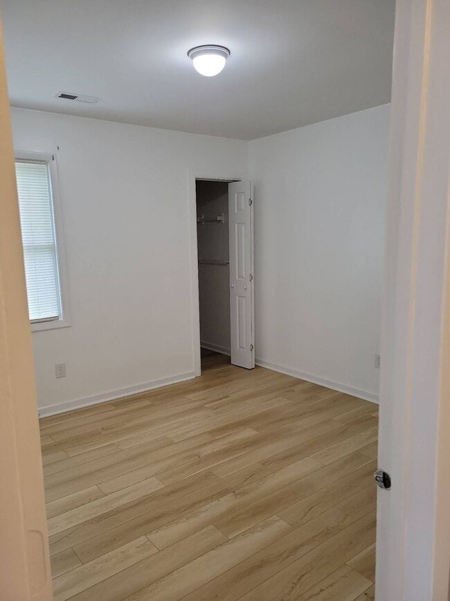 Building Photo - Nice Duplex in Havelock