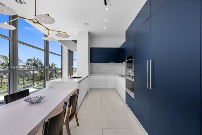 Building Photo - 5875 Collins Ave