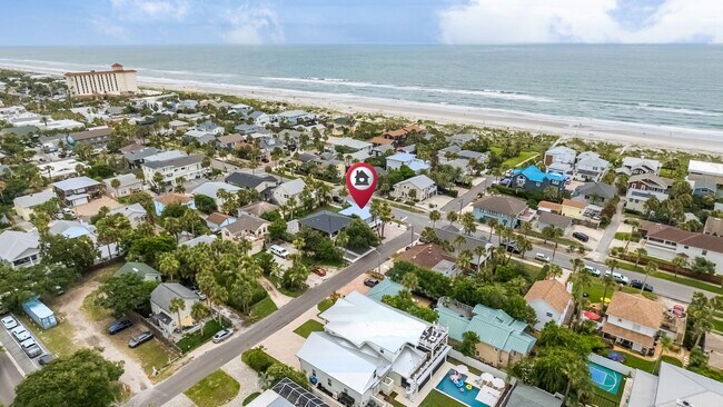 Building Photo - Live Close To The Beach