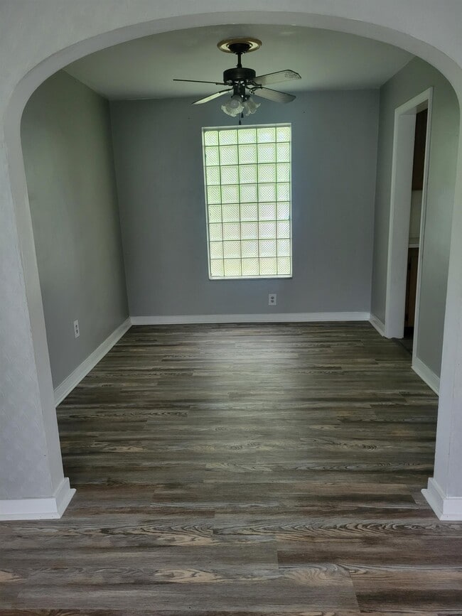 Building Photo - 2436 Laketon Rd