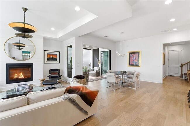 Building Photo - 158 Kingwood Dr