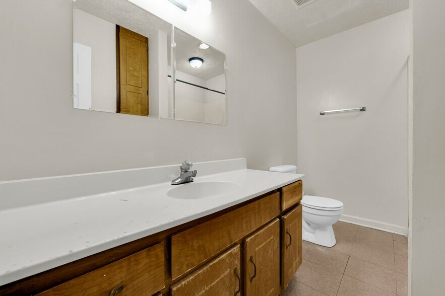 Building Photo - 164 High St