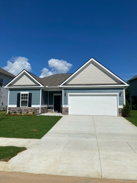 Primary Photo - 209 Stonewall Dr