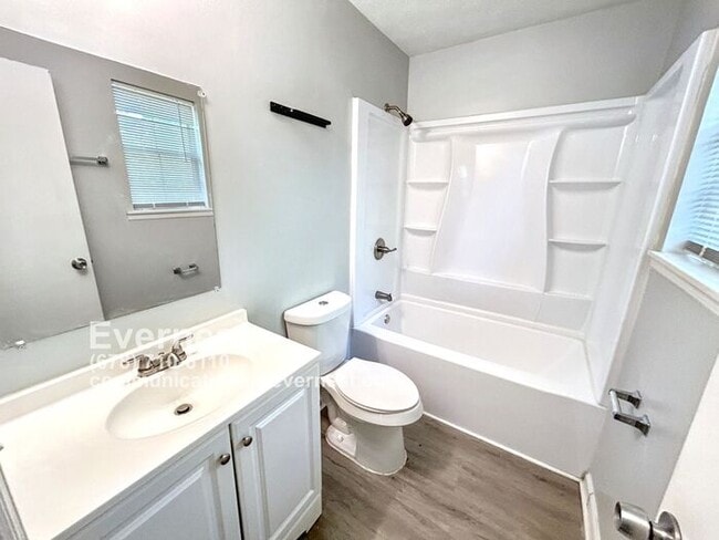 Building Photo - 416 Plainville Dr SW