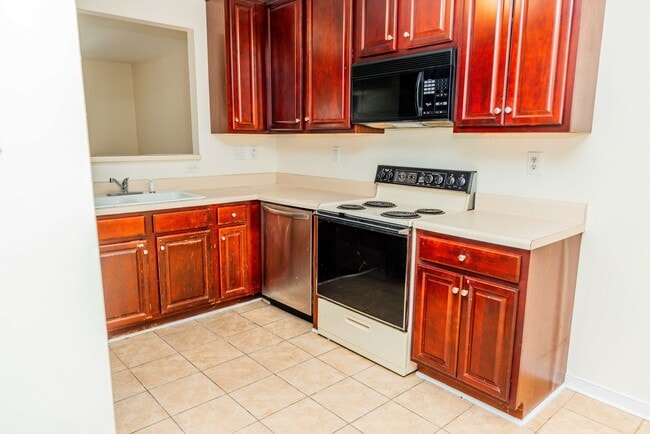 Building Photo - Lovely 3 bedroom, 2.5 Bathroom townhouse s...
