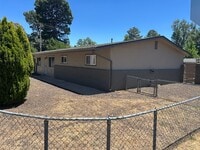 Building Photo - Single level 4 bedroom home available for occupancy NOW!