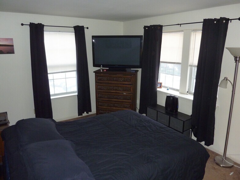Front Bedroom-Lots of Windows & Closets - 2 Maple Dr