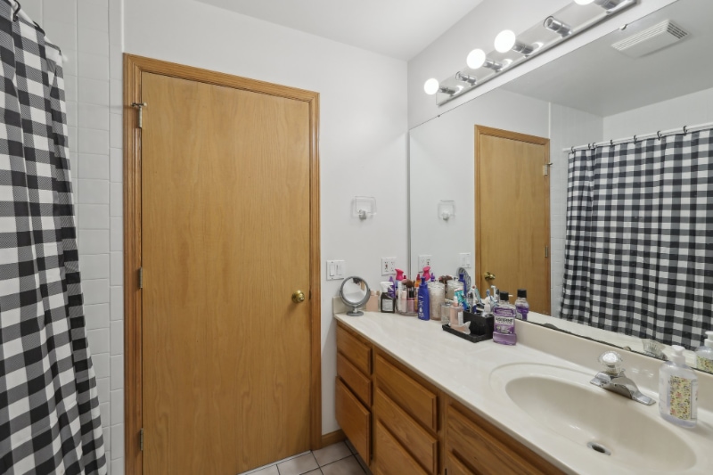 Building Photo - 1216 N High Point Rd