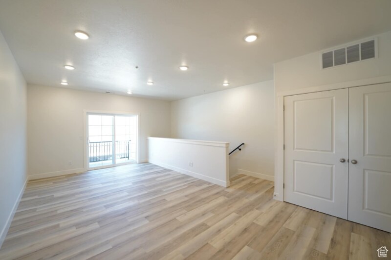 Building Photo - 1561 110