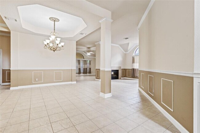Building Photo - 10115 Willow Crossing Dr