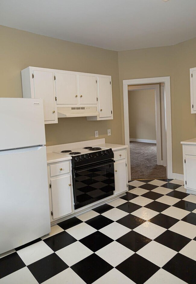 Building Photo - Spacious 2 Bedroom Walkable to Downtown