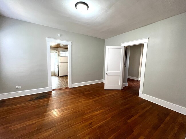 Building Photo - Newly Renovated 3 Bedroom Home in Lawrence...