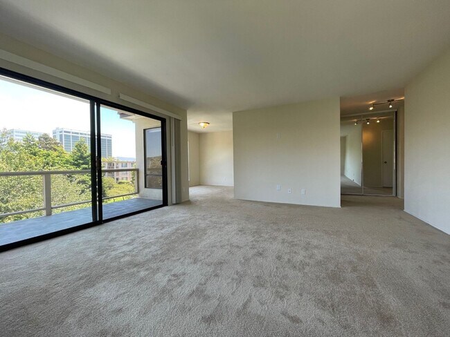 Building Photo - TOP FLOOR 1BD/1BATH Condo Available For Rent at the Watergate Community in Emeryville!!!!