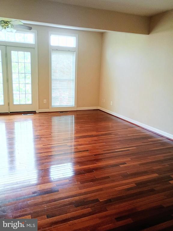 Building Photo - 1043 Hotchkiss Pl