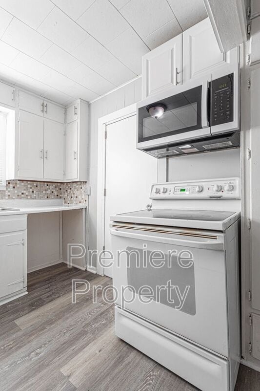 Building Photo - 2315 S Hawthorne Ave