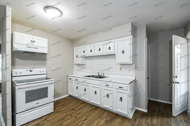 Building Photo - 12422 Pizarro Dr