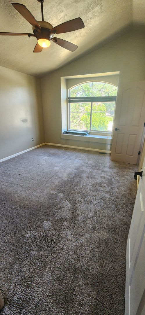 Building Photo - 4 Bedroom Salt Lake Home!