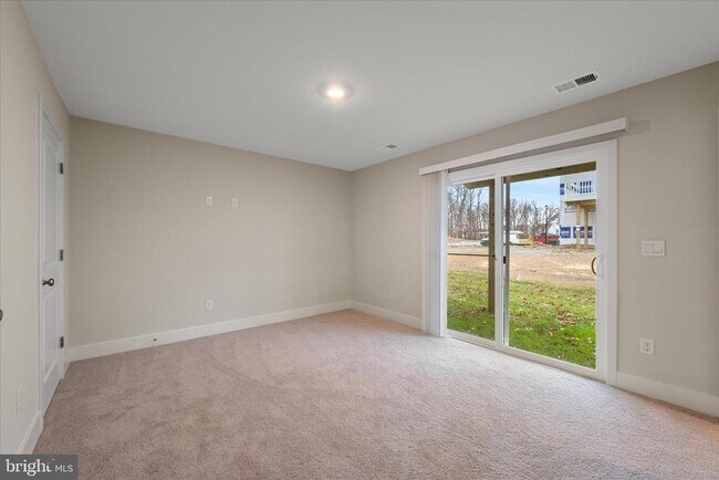 Building Photo - 180 Munsee Cir