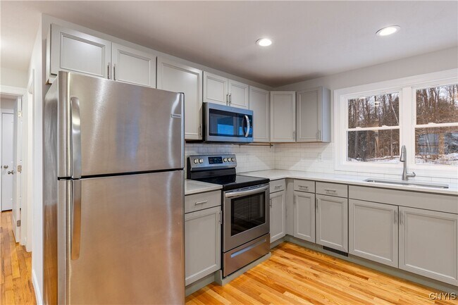 Building Photo - 115 Tarlton Rd