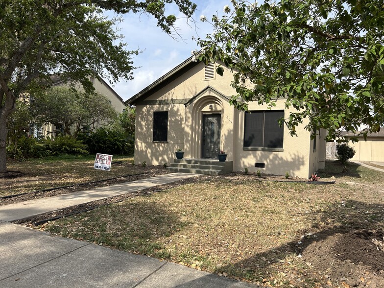 Building Photo - 609 N 15th St