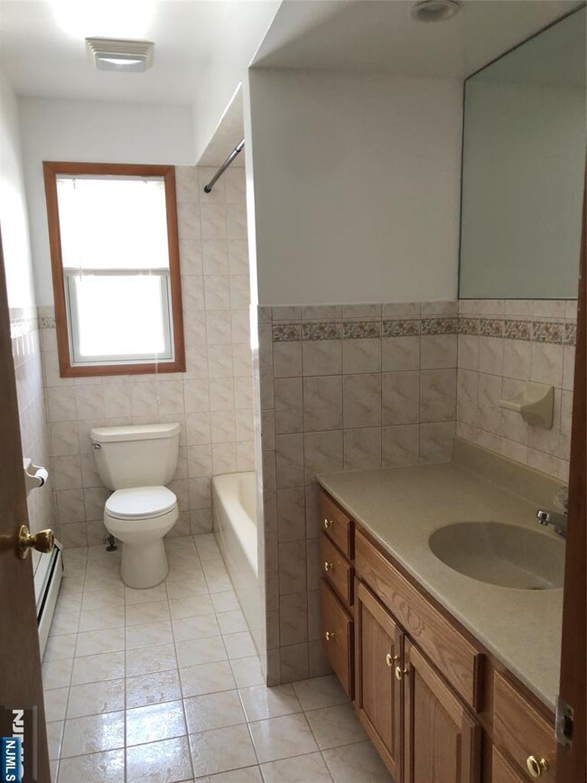 Building Photo - 504 2nd