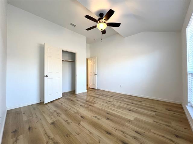 Building Photo - 2205 Summit Dr