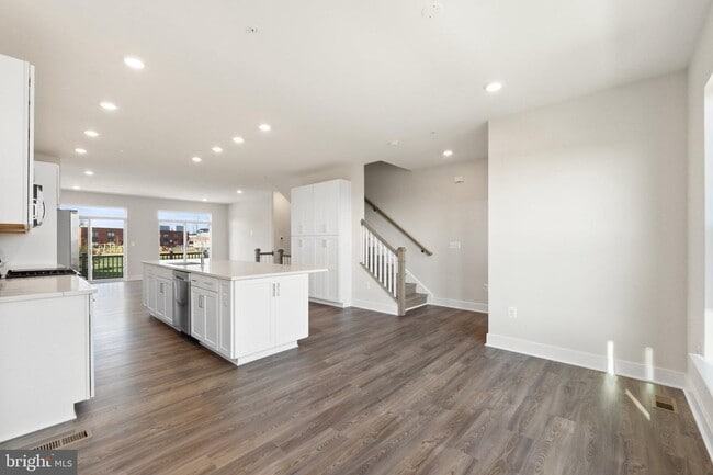 Building Photo - 23142 Horseshoe Trl Sq