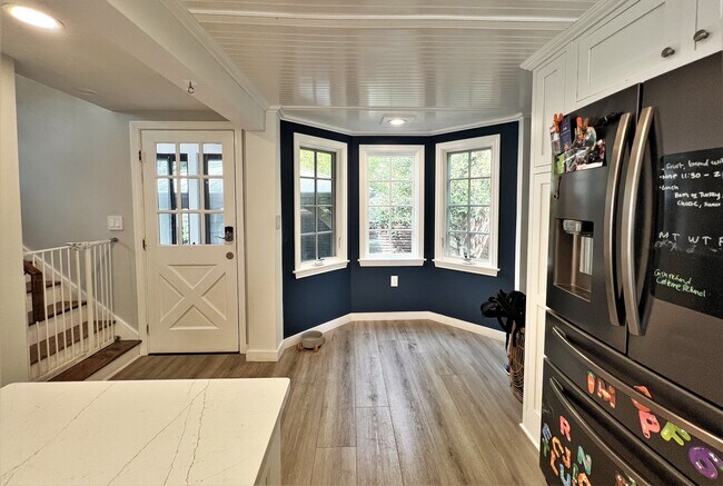 Building Photo - 4 Day St