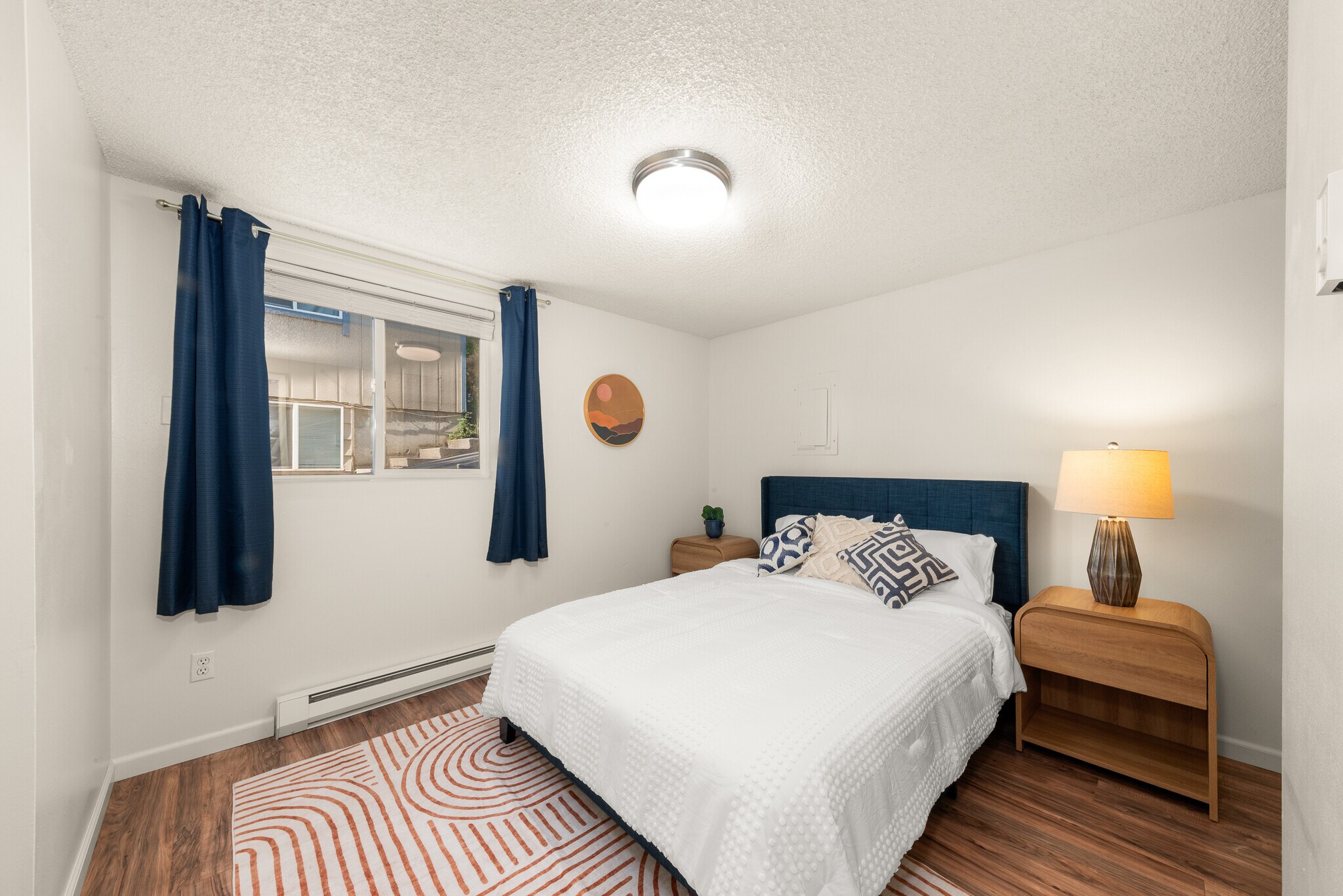 Bedroom 1 w/ Queen Bed - 120 W Cora Ave