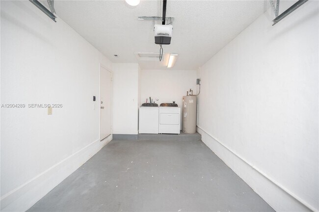 Building Photo - 5000 NW 116th Ct