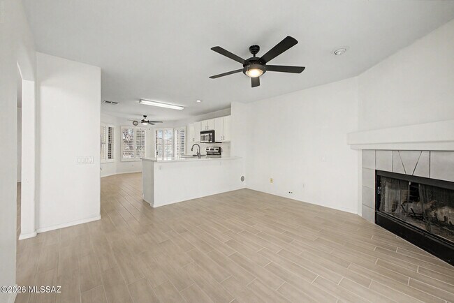 Building Photo - 2656 W Mountain Heights Ct