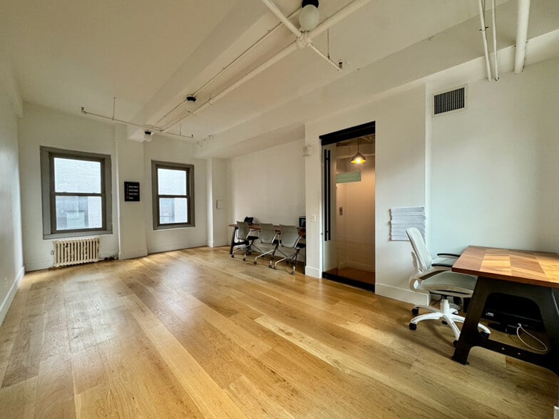 Building Photo - 5 W 37th St