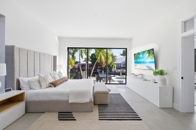 Building Photo - 1308 Avocado Isle