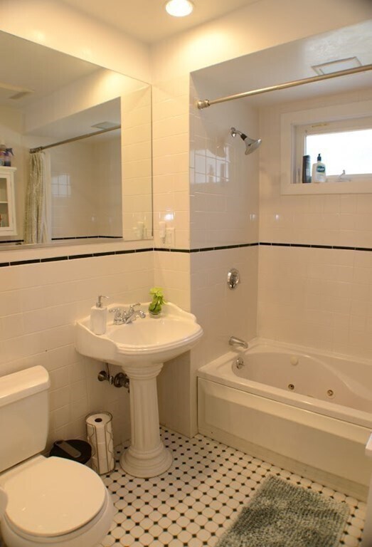 Building Photo - 16 Fairmont St