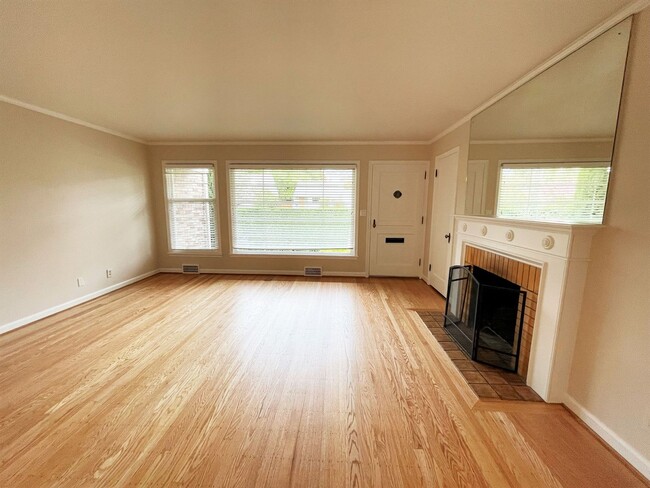Building Photo - 4bd/2ba Seattle Home