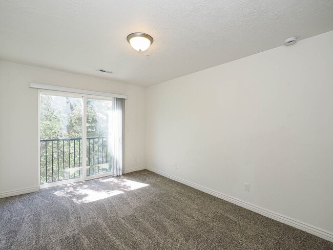 Building Photo - 3 Bedroom, 2 Bathroom Condo