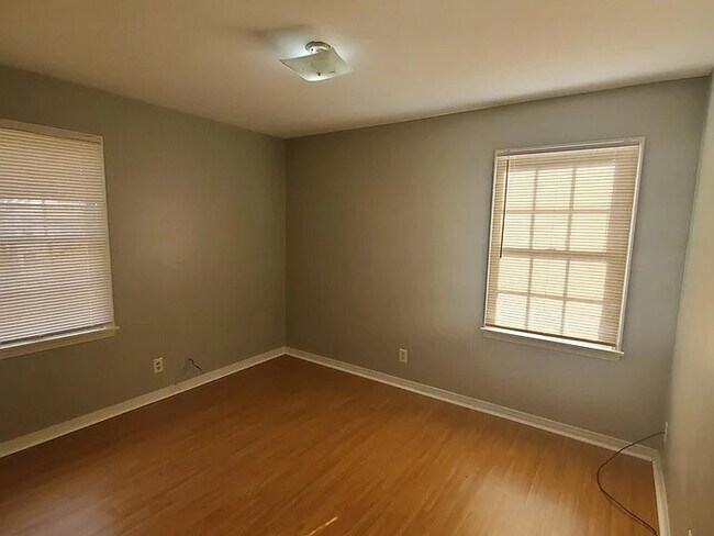 Building Photo - 6401 Sandpiper Dr