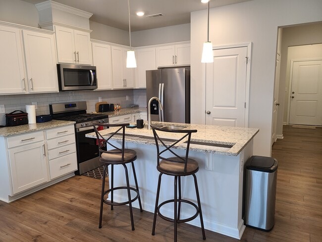 Building Photo - 806 Falls Grove Trl