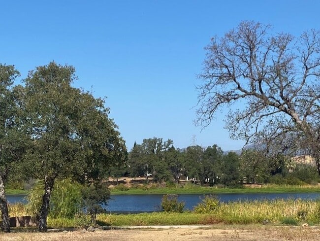 Building Photo - Spacious Home in West Redding!  Close to M...