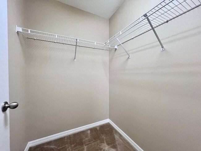 Building Photo - Gorgeous 3-bedroom, 2 1/2-bath End Unit To...