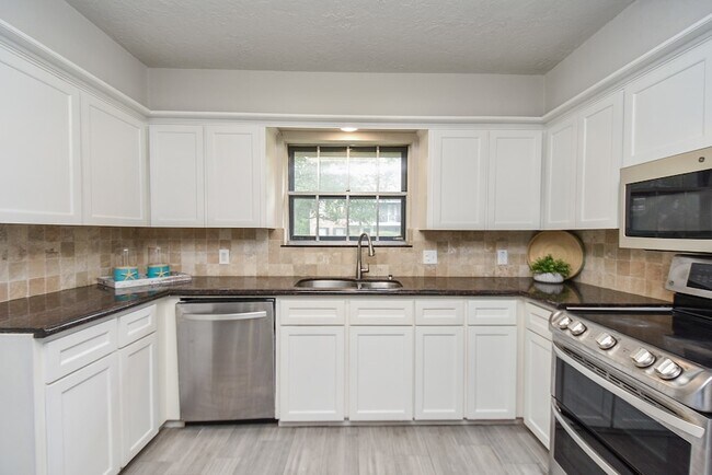 Building Photo - 1723 Big Horn Dr