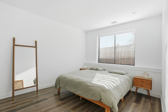 Building Photo - 259 Almond St