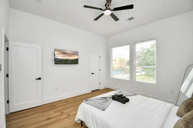 Building Photo - 7129 Sidney St