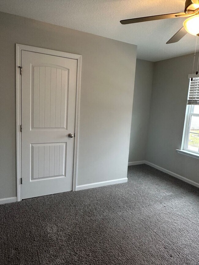 Building Photo - For Rent: Half Off Full First Month Rent