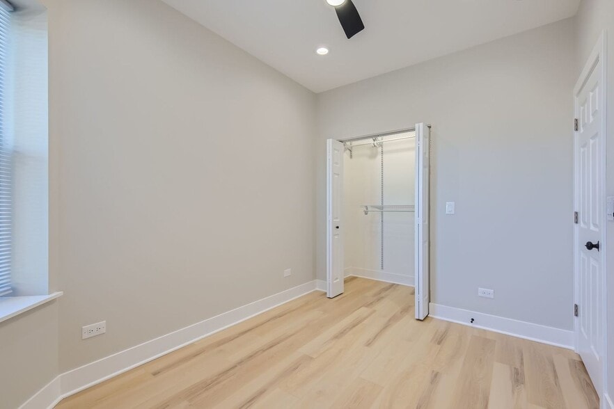 Building Photo - 4908 N Rockwell St